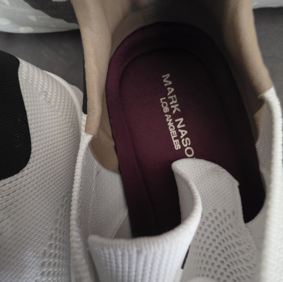 Mens skechers mark nason size 10, no tie tennis shoes. - Picture 5 of 6